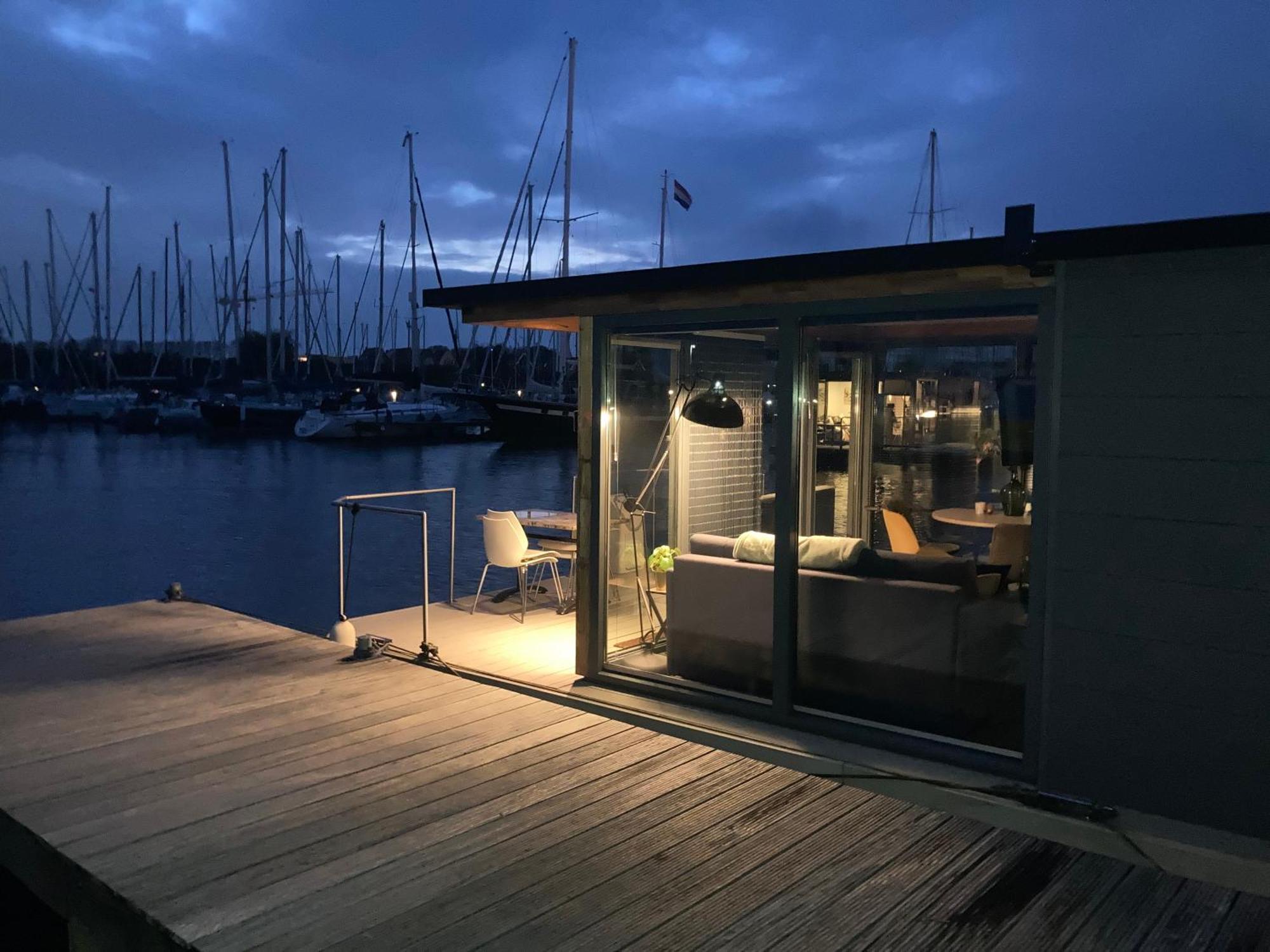 Отель Houseboat De Amstel Монникендам Экстерьер фото