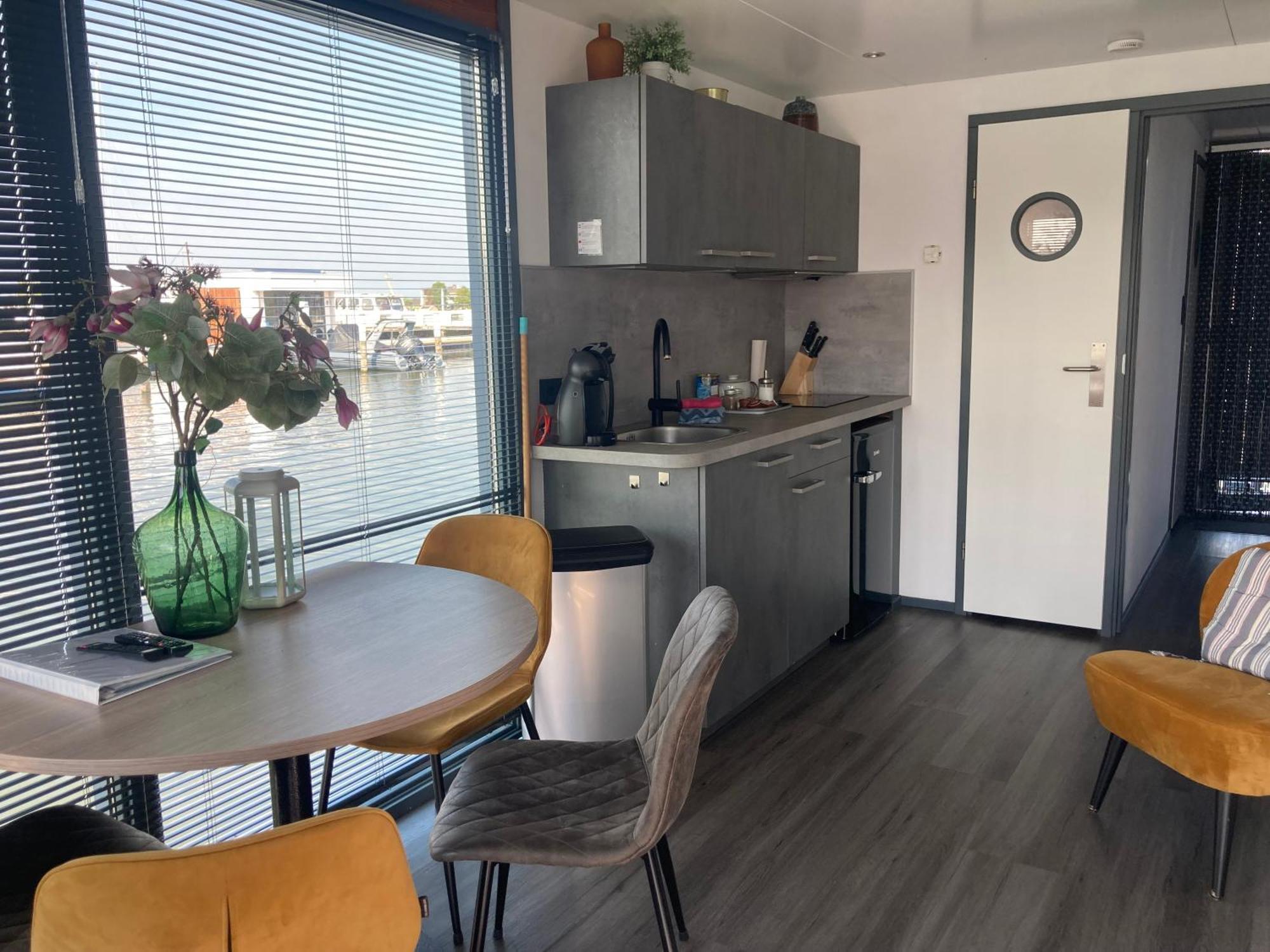 Отель Houseboat De Amstel Монникендам Экстерьер фото