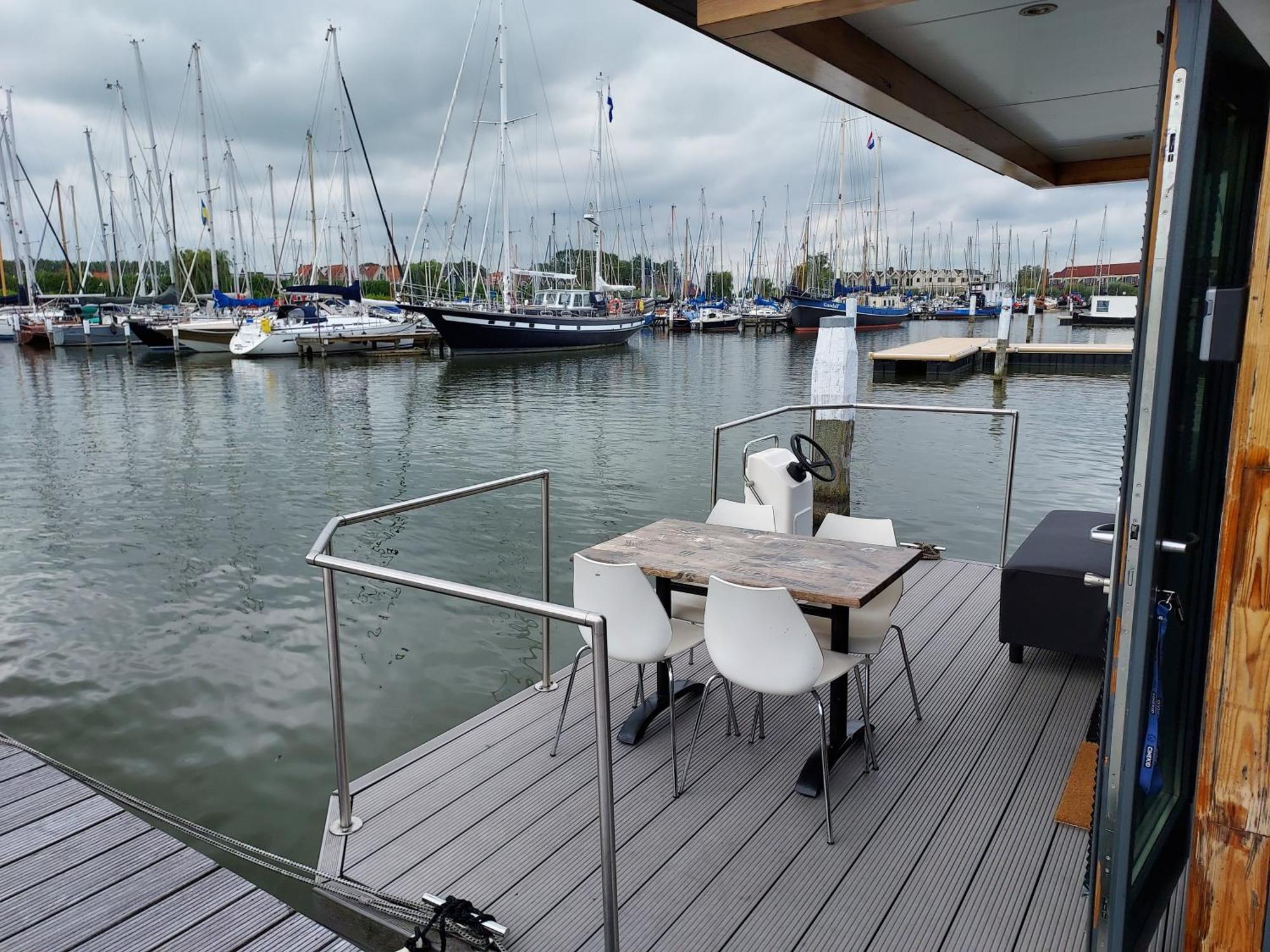 Отель Houseboat De Amstel Монникендам Экстерьер фото